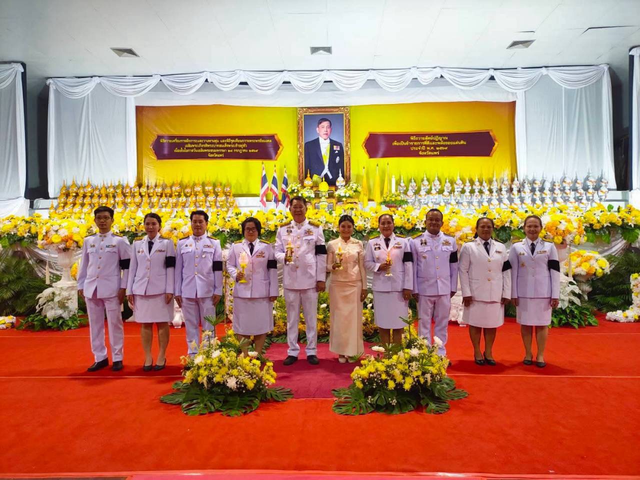 title - ส.ป.ก.แพร่  ร่วมพิธีถวายเครื่องราชสักการะวางพานพุ่ม และพิธีจุดเทียนถวายพระพรชัยมงคล  เนื่องในวันเฉลิมพระชนมพรรษา พระบาทสมเด็จพระเจ้าอยู่หัว ๒๘ กรกฎาคม ๒๕๖๙